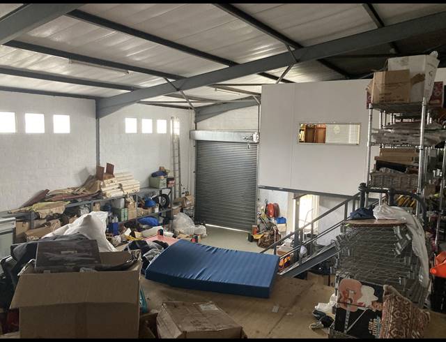 300M² WAREHOUSE RENTED IN CAPRICORN